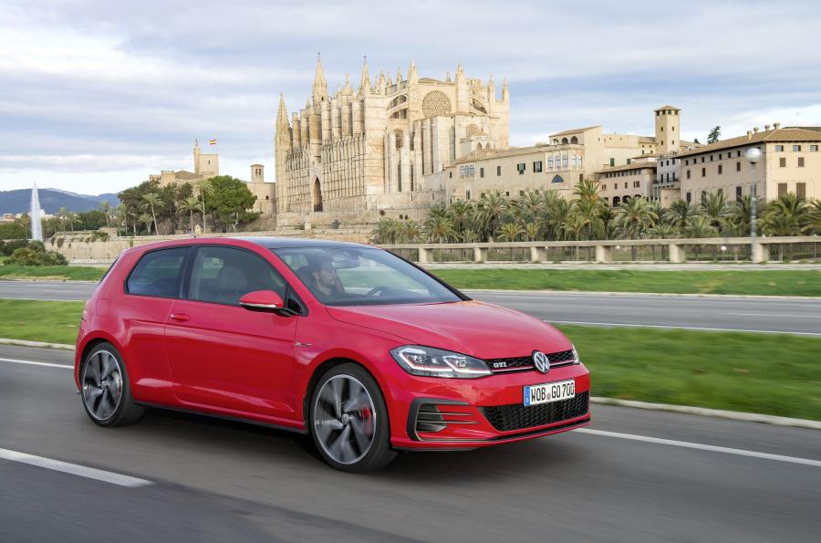  Volkswagen Golf GTI 3-Door 2017 года  (UK) (фото 4 из 33)